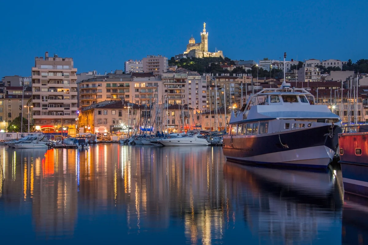 Vieux Port di Marsiglia. Contesto della destinazione, non dell’hotel.