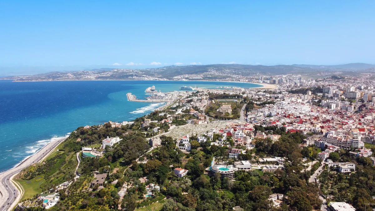 Littoral de Tanger. Vue du lieu, pas de l’hôtel.